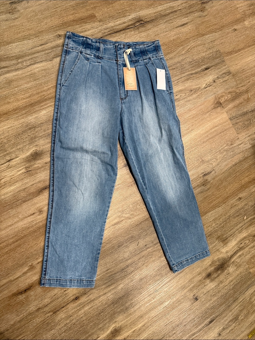 NWT Pleated Ankle Cropped Jeans in Medium Light Blue